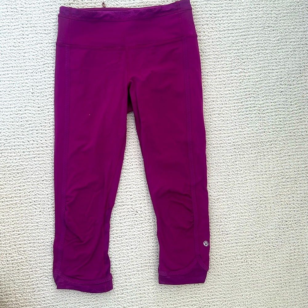 Lululemon Cropped Leggings Size 4 Magenta/Plum